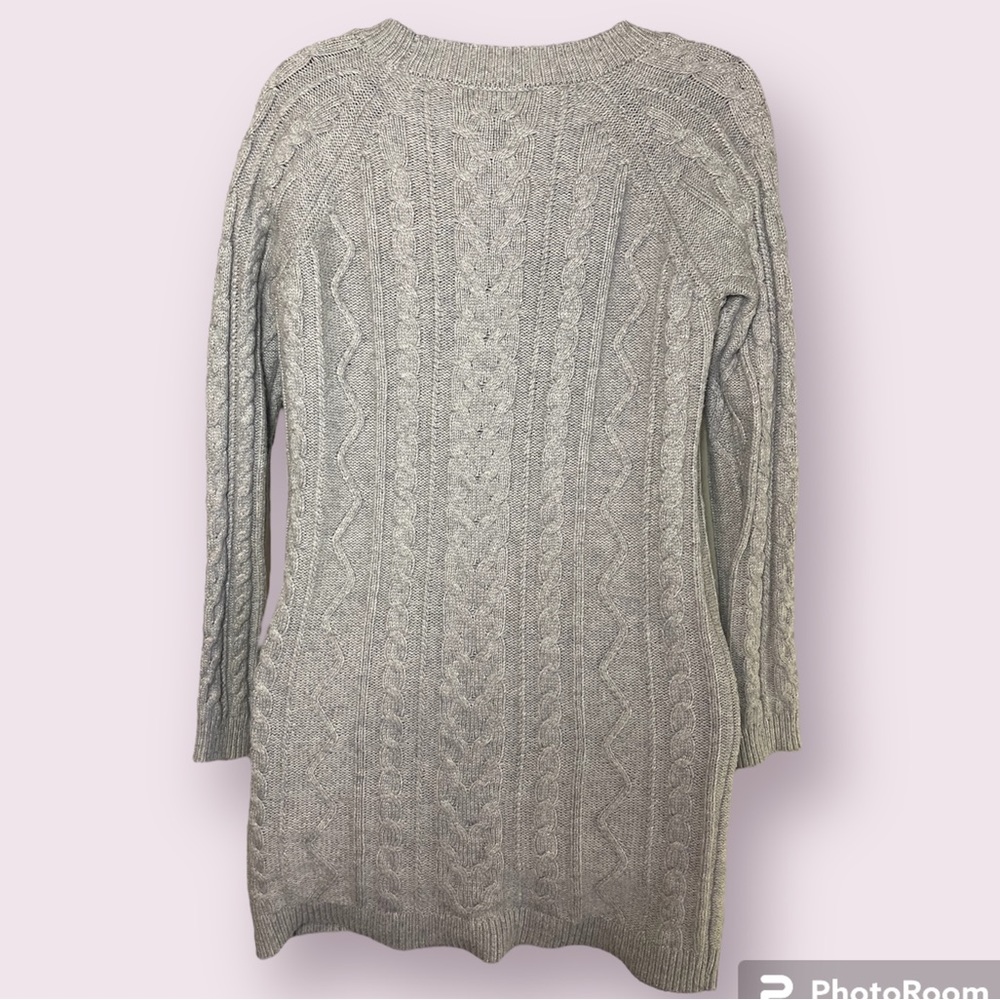 Light Gray Cable knit 🧶 Sweater - Picture 2 of 4
